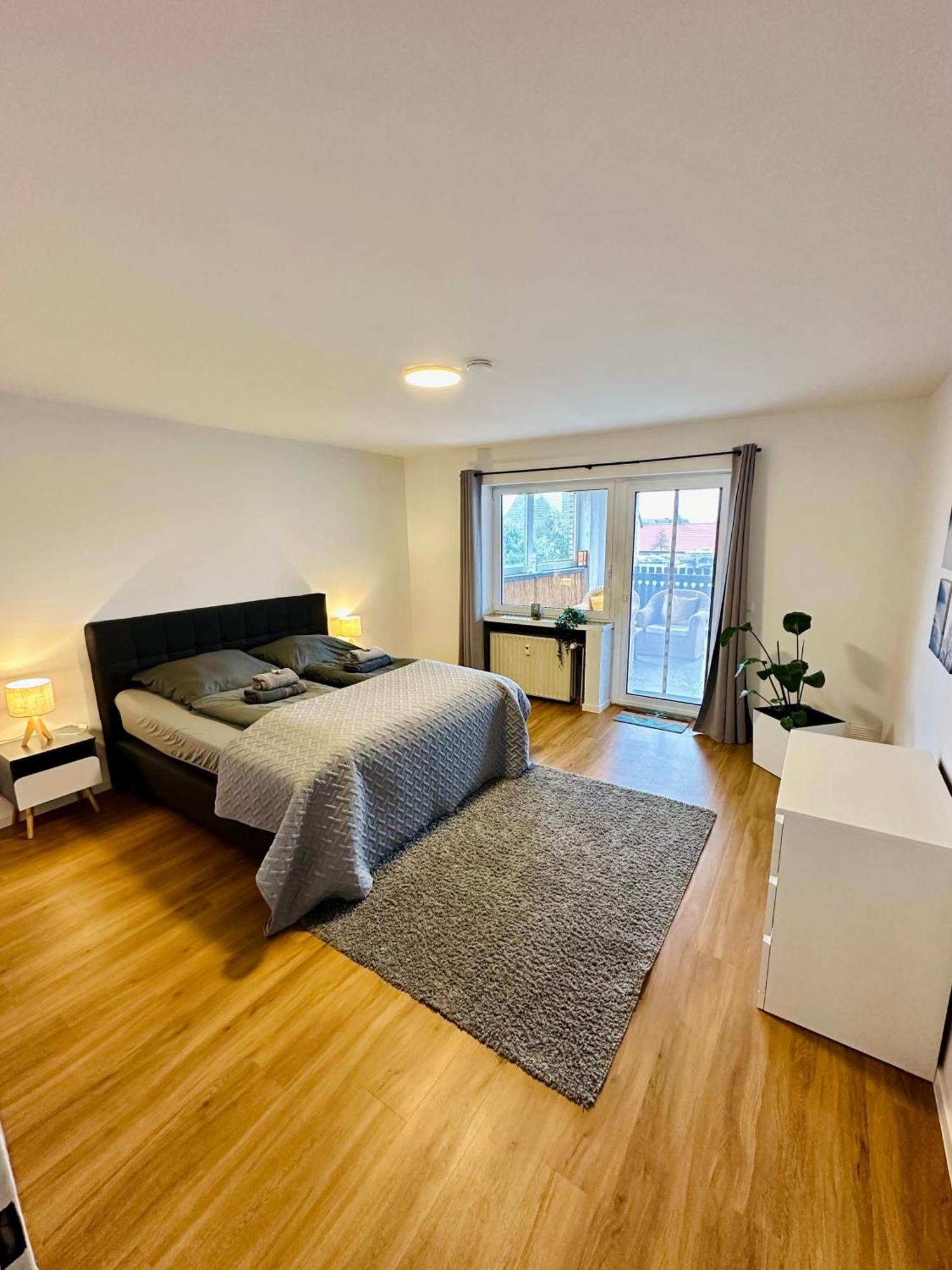 Traumhafte 115 Qm Ferienwohnung Am Steinhuder Meer, Ruhig, Komfortabel, Loggia, Parkplatz, Wifi Wunstorf Exterior foto